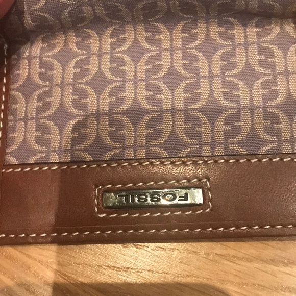 Fossil 4 inch x 3 inch monogram wallet. Brand new - Picture 6 of 8